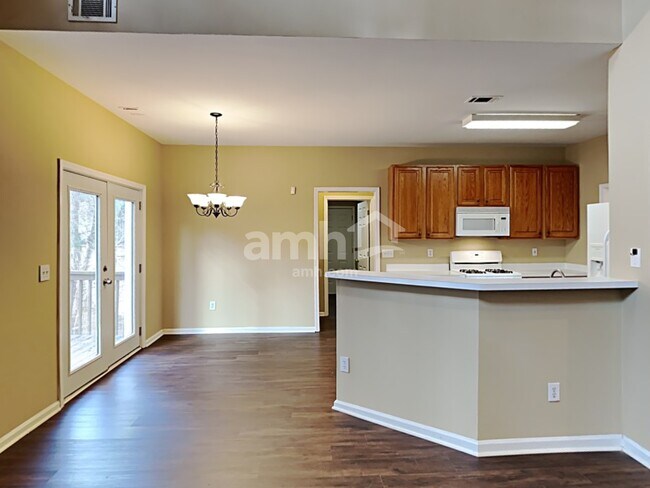 Building Photo - 1029 Chatsworth Ln