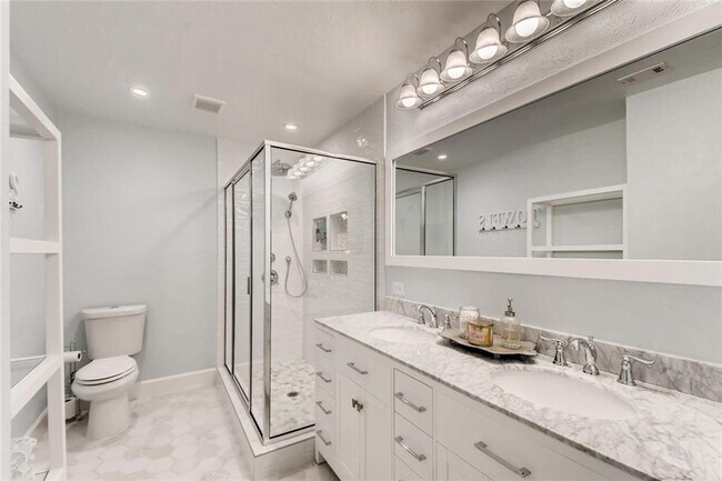 Master Bathroom - 10505 Salt Block Cir