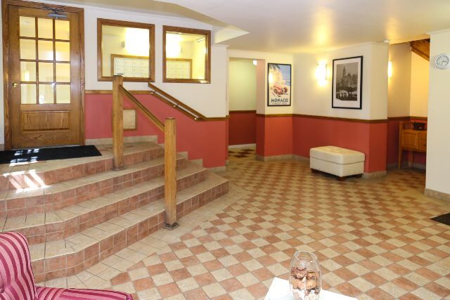 Building Photo - 4241 N Kenmore Ave