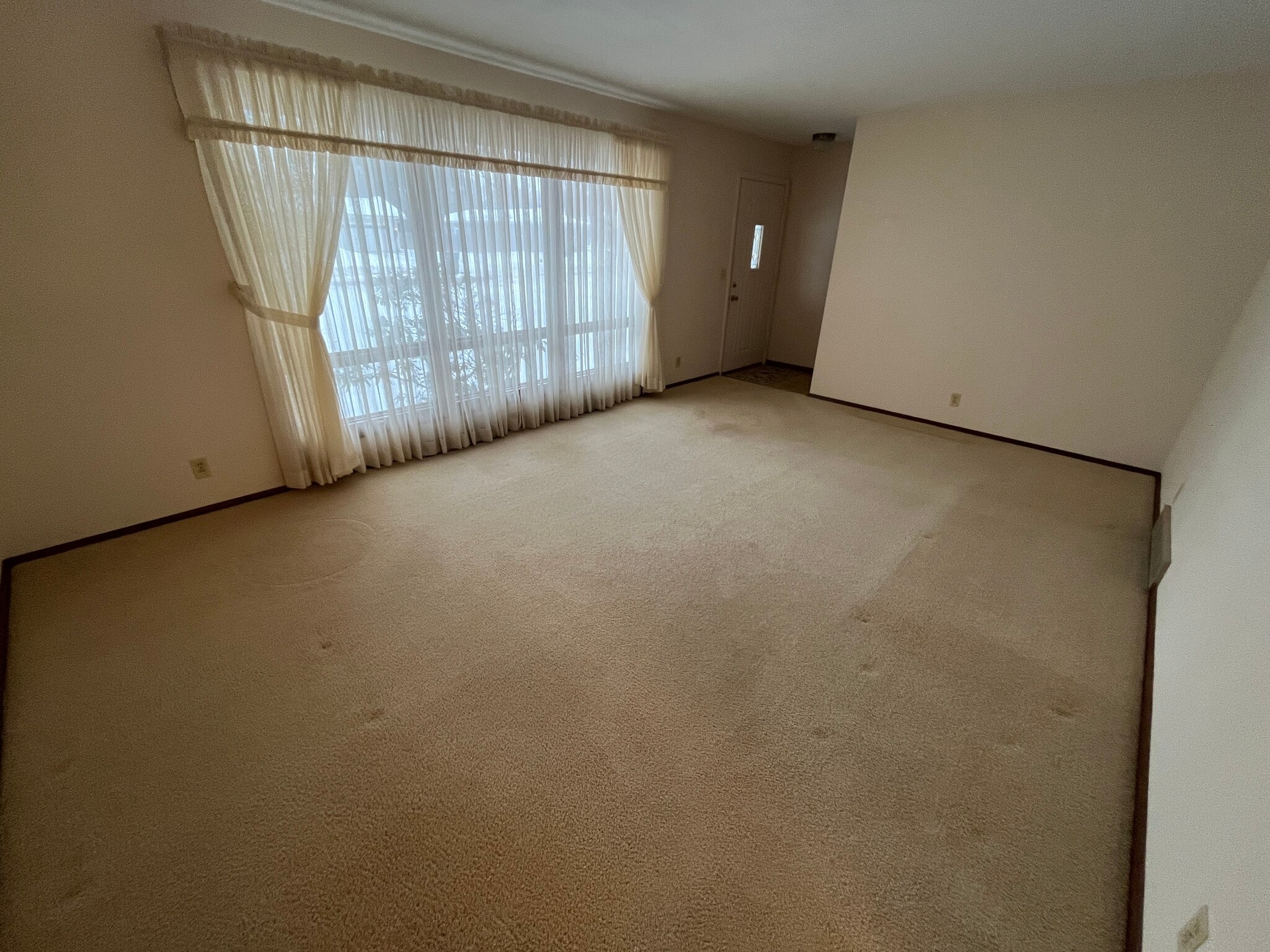 Building Photo - 350 W Mae Rose Ave