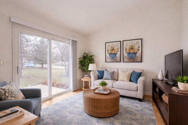 Building Photo - 1217 N Village Dr