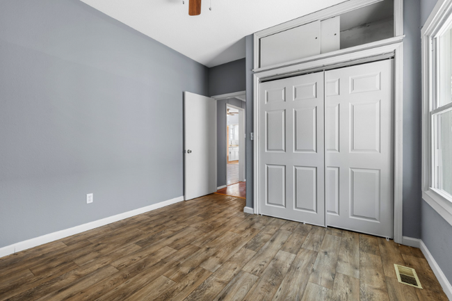 Building Photo - 246 E Penning Ave