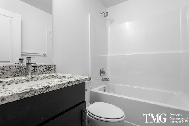 Building Photo - 977 Creer Way