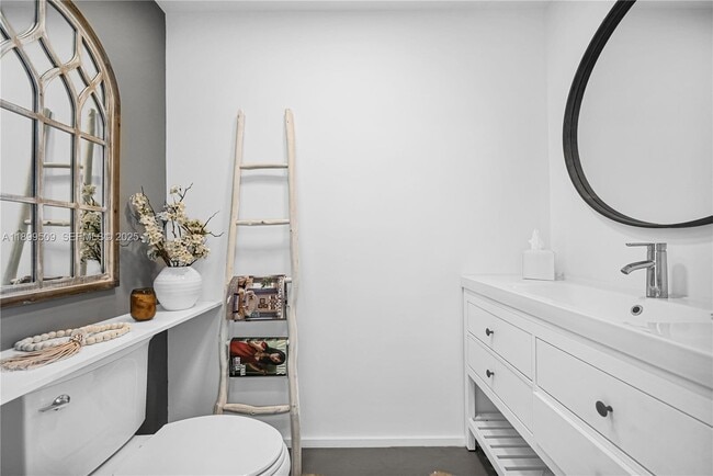 Building Photo - 300 S Biscayne Blvd