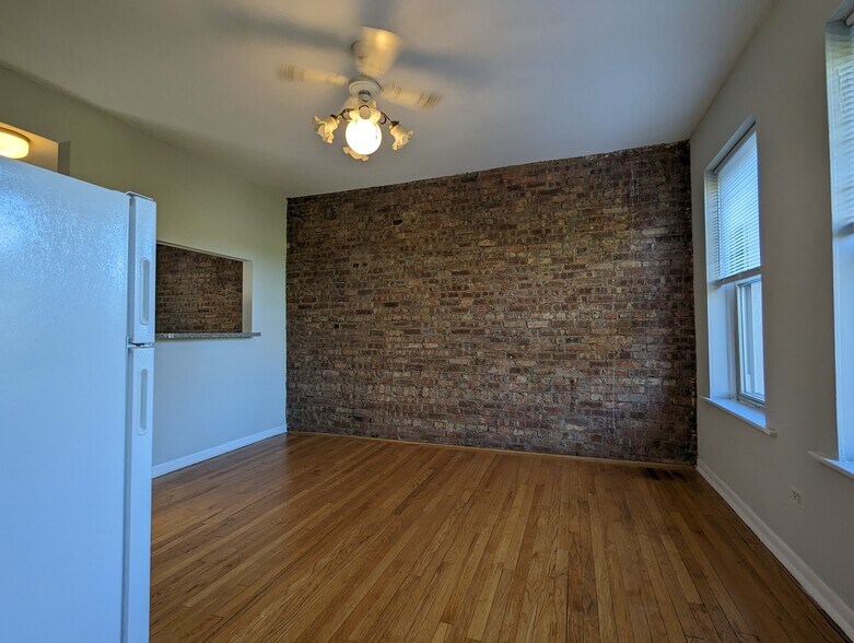 Building Photo - 4237 N Paulina St