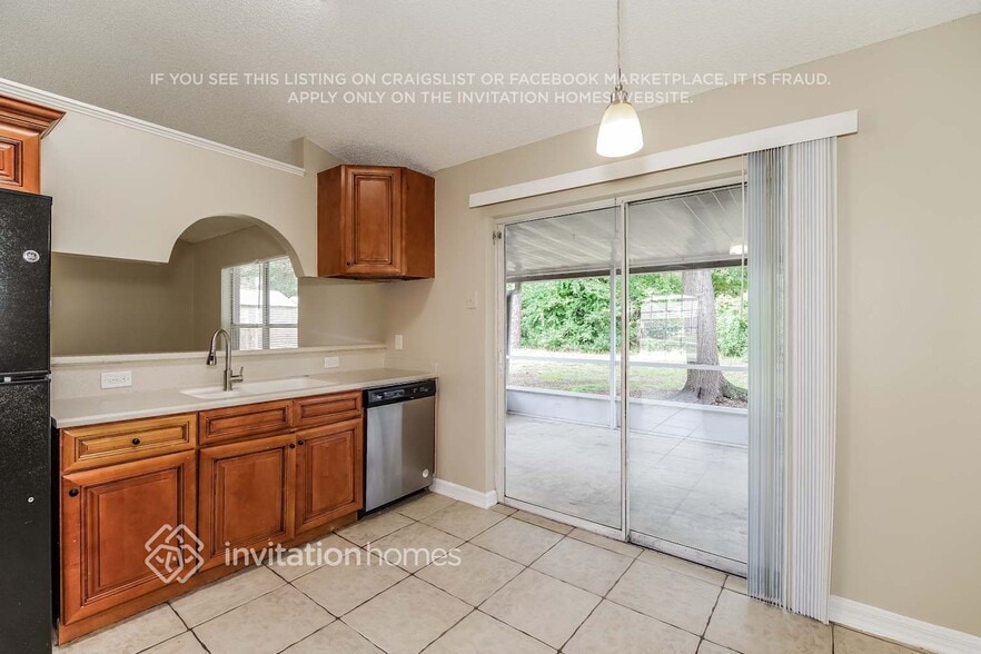 Building Photo - 6410 Golfview Ave