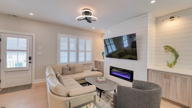 Building Photo - 6223 Winchester Ave