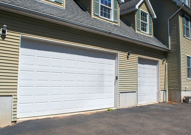 Building Photo - Beautiful Spacious Single-Family Home in Beaver Hills | 8-bed 3.5-bath