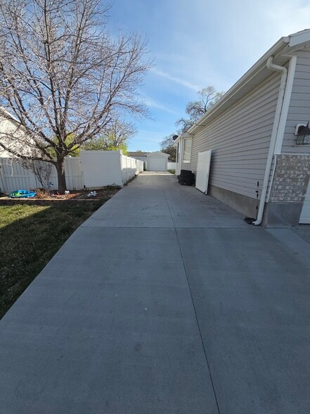 Building Photo - 7169 W Hawker Ln