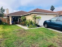 Building Photo - Updated 3 Bed / 2 Bath in Sabre Springs!!