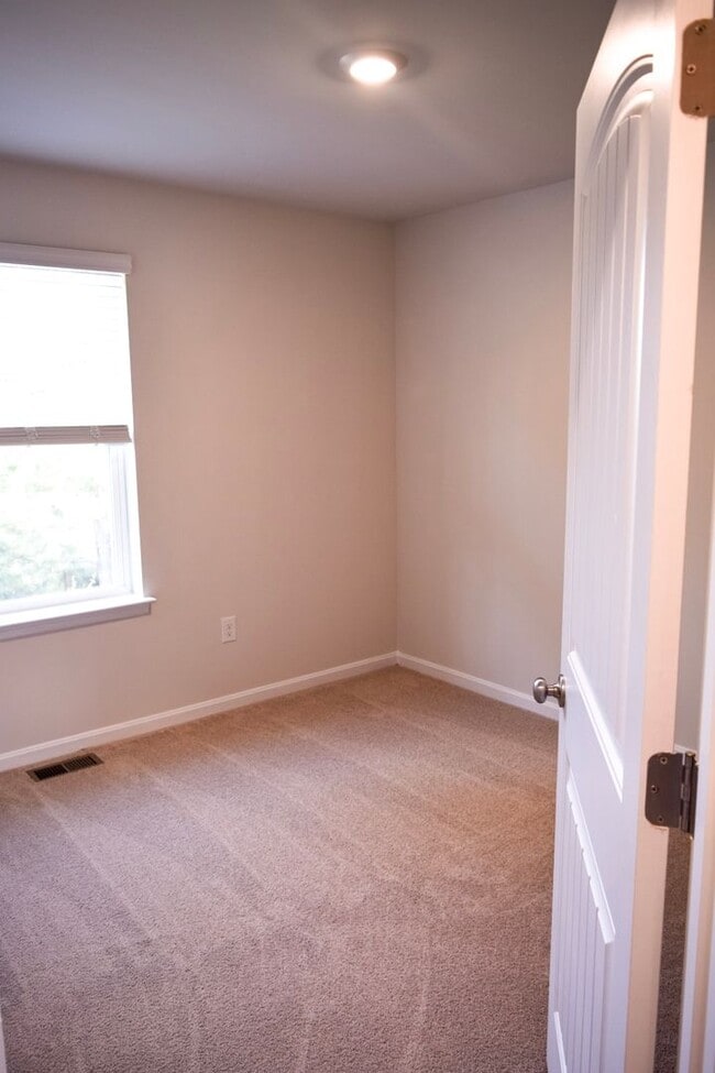 Building Photo - Brand NEW Townhome for Rent!