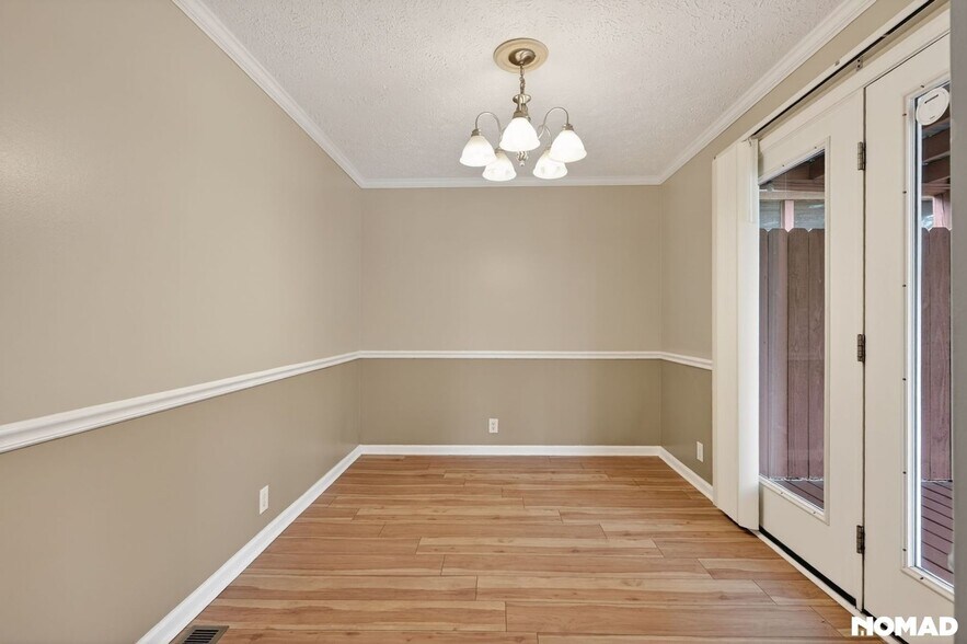 Building Photo - 3209 Lakeford Dr