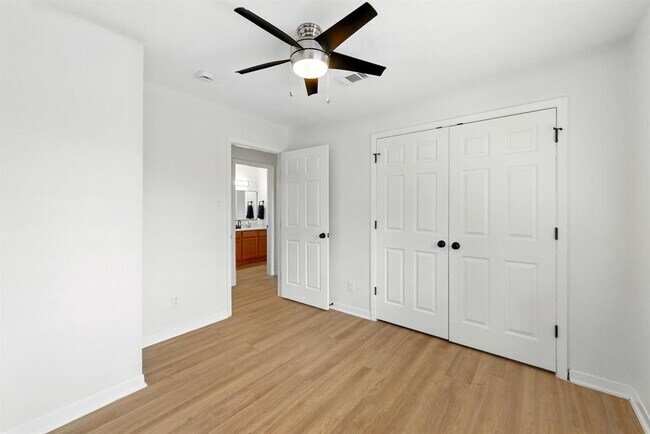 Building Photo - 5412 Manor Rd