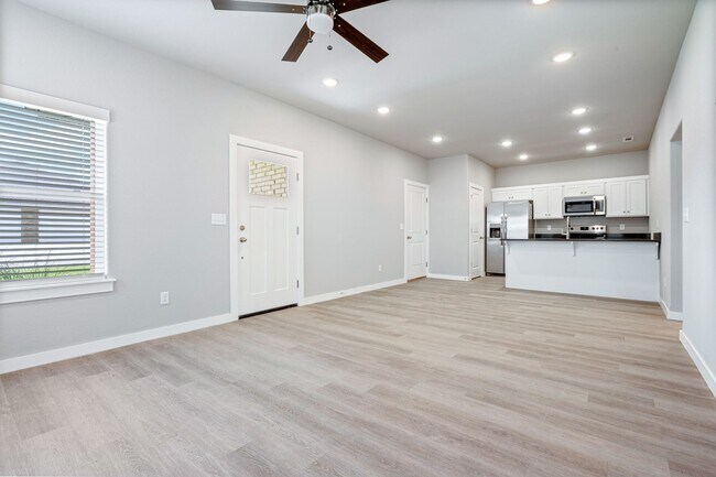 Building Photo - 276 N Hunter St