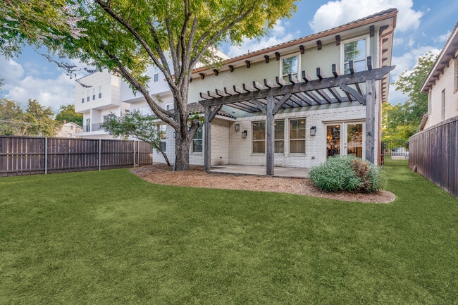 Building Photo - 3141 Greene Ave