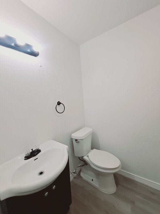 Building Photo - Amazing 3/2 with Garage Conversion Ready For Move In