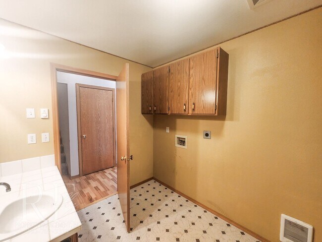 Building Photo - MILITARY DISCOUNT - $75/MO OFF!!