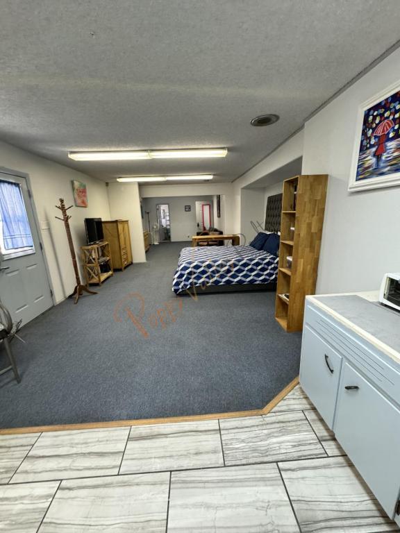 Building Photo - 519 Hall St
