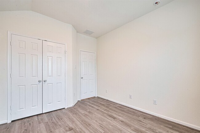 Building Photo - 3215 Laurel Bend Ln