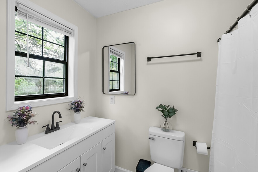 Building Photo - 1812 Wiggins Cir SW