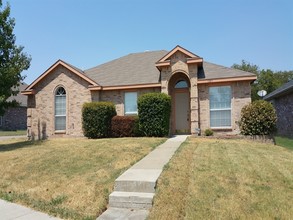 Building Photo - 1325 Maple Ridge Dr