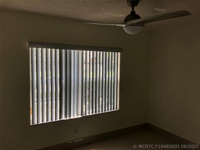 Building Photo - 4122 E Silverado Cir