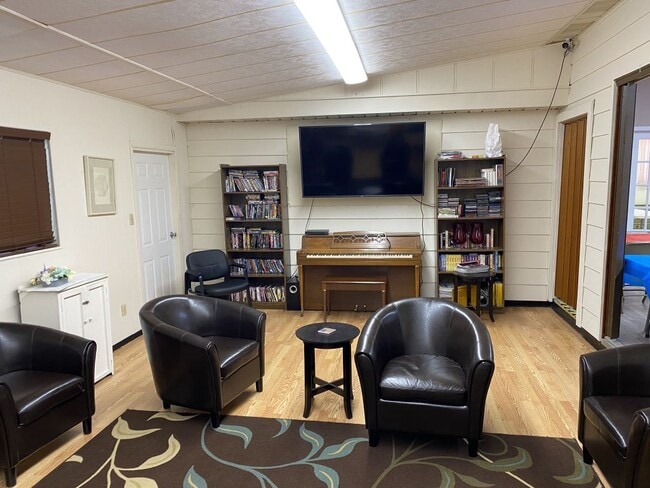 Building Photo - 502 Old Colony Rd