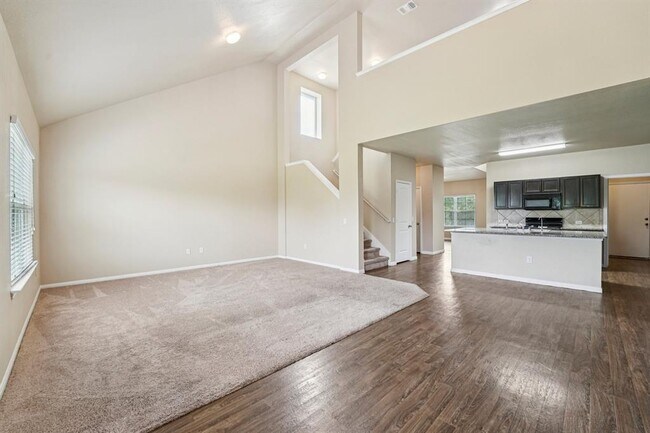 Building Photo - 223 Camellia Dr