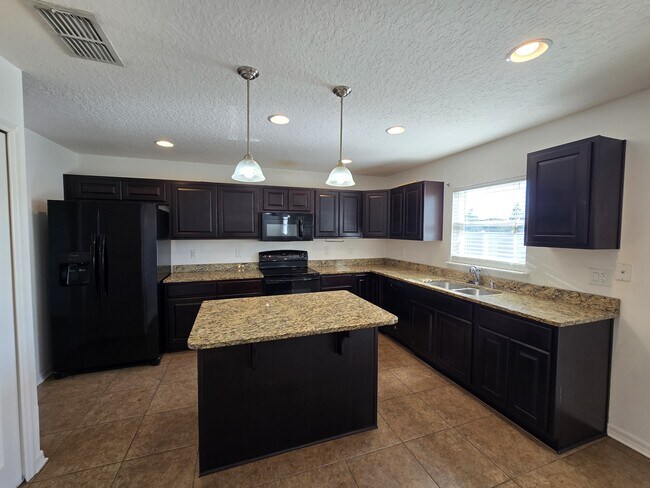 Building Photo - 127 Cedar Cir Dr