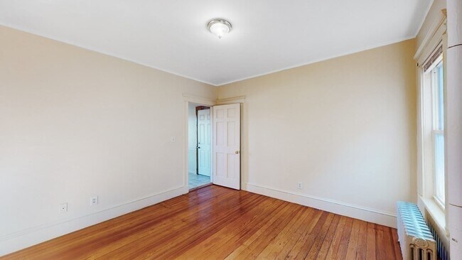 Building Photo - 16 Bentham Rd