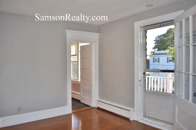 Building Photo - 136 Irving Ave