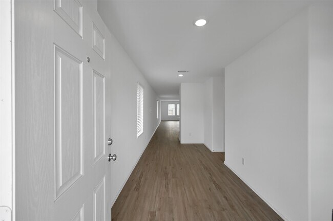 Building Photo - 21031 Longeni Dr