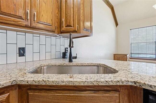 Building Photo - Beautiful 4 Bedroom Home with Pool – Available Now!