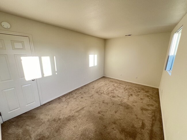 Building Photo - Amazing 4 Bedroom in the Heart of SD!