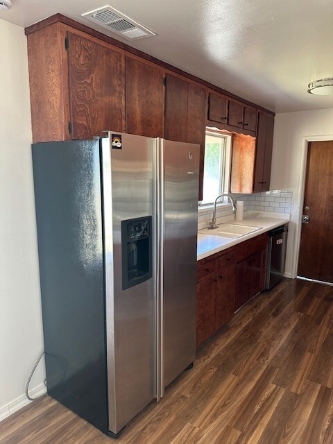 Building Photo - East Modesto Country Living, 3 Bedrooms 2 Bathrooms