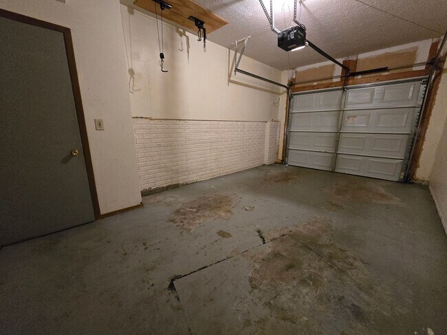 Building Photo - 1501 Northbrook Dr