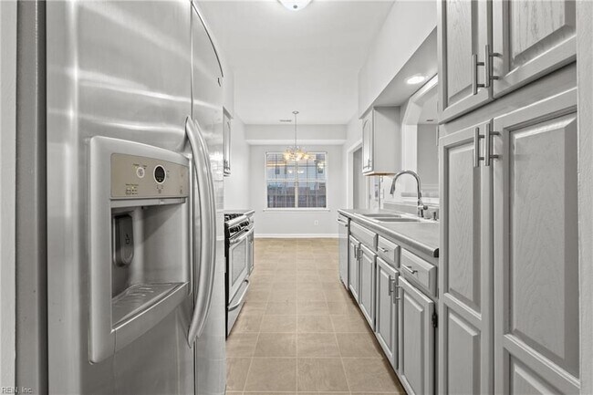 Building Photo - 714 Sutherland Dr