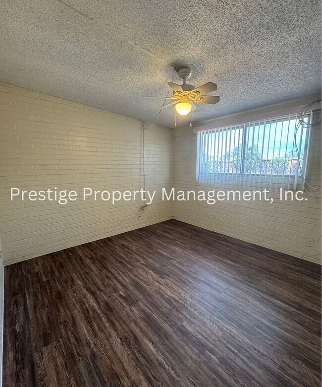 Building Photo - Charming, Centrally Located Brick House!