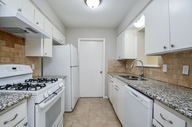 Building Photo - 14902 Gloster St