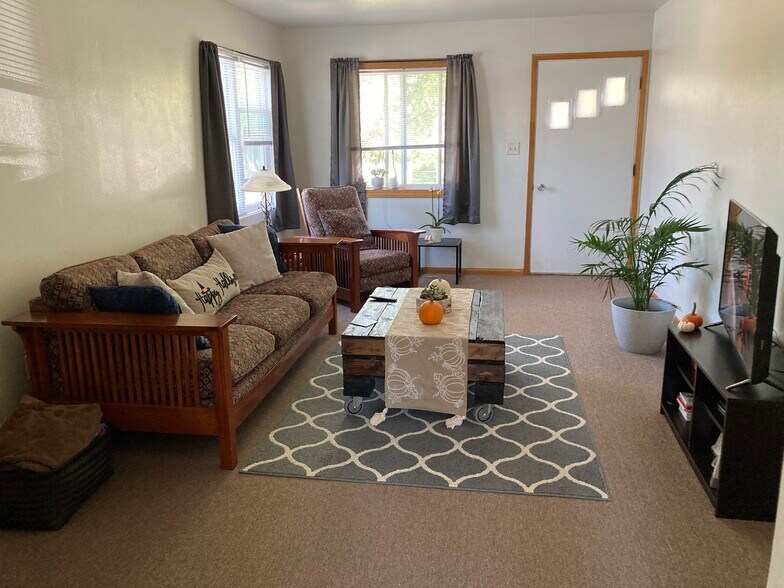 Living Room - 1518 Starview Dr