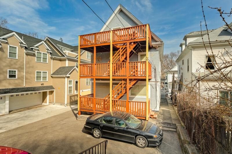 Building Photo - 30 Hillside St