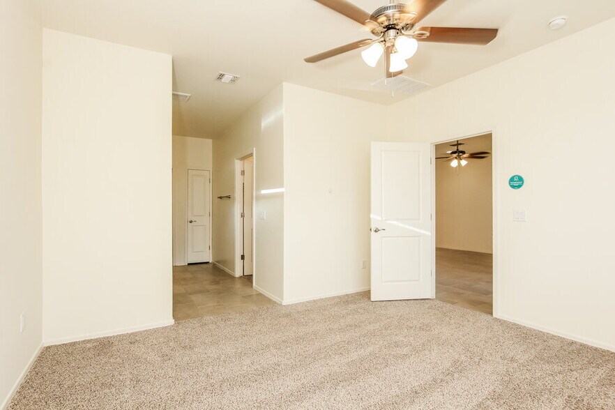 Building Photo - 6989 W Hedge Rose Dr