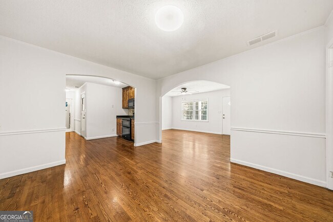 Building Photo - 3940 Hubert Dr