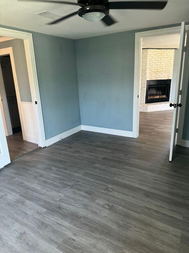 Building Photo - 1301 S Scullin Ave