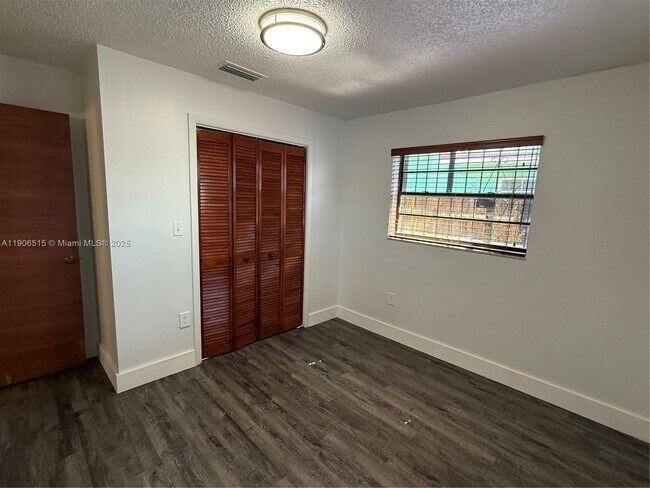 Building Photo - 1048 NW 32nd Pl