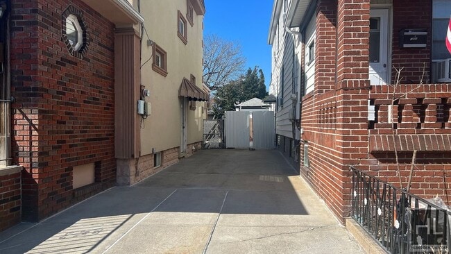 Building Photo - EAST 52 STREET