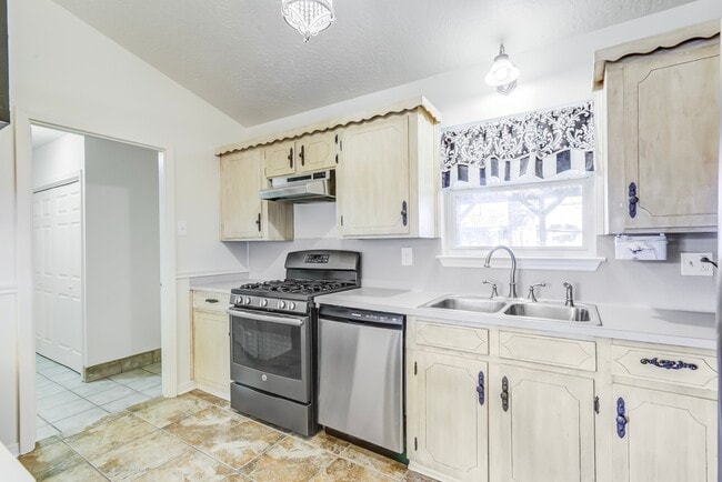 Building Photo - 3811 Bennett Dr
