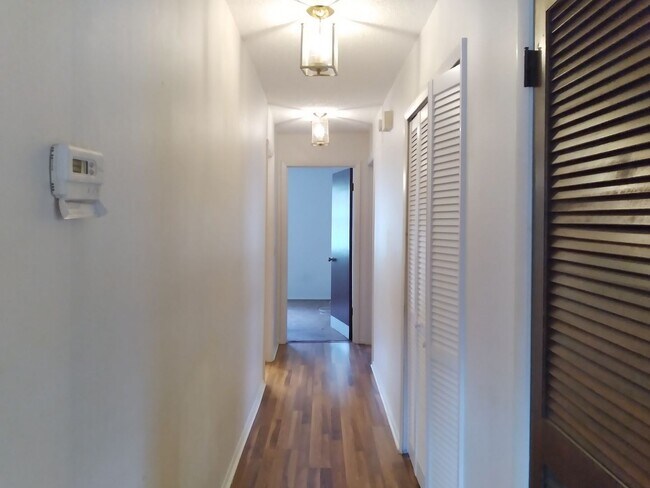 Building Photo - PRICE IMPROVEMENT!!  3/2 2nd floor Villa