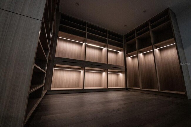 Building Photo - 3010 W Trilby Ave