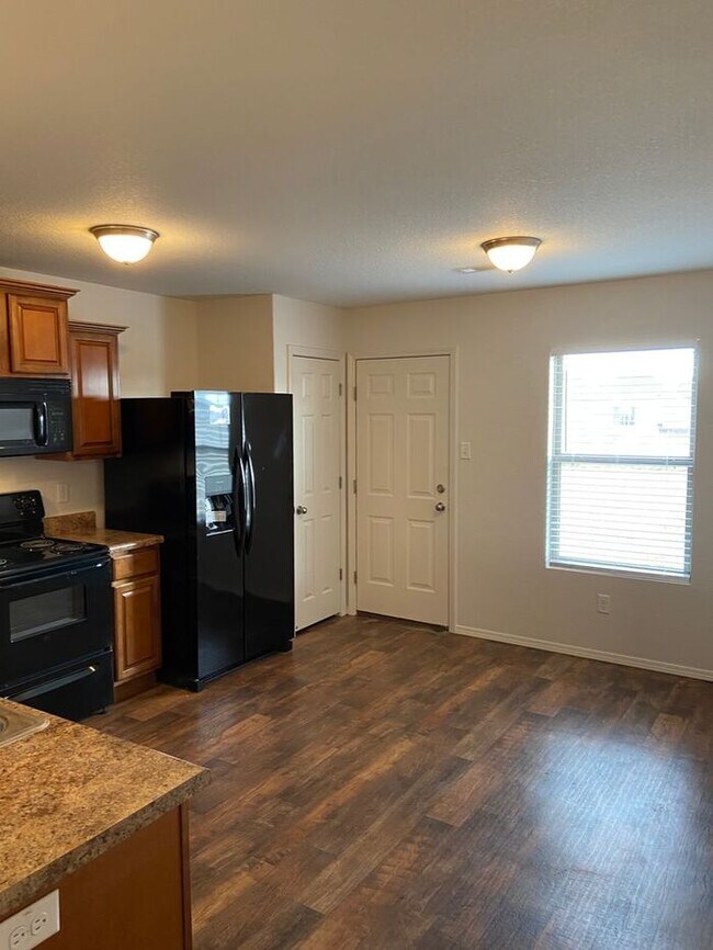 Building Photo - *$99 Move in Special* Three Bedroom | Two ...